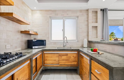 Ponton Apartment | Prime Location | 2BR w/Pool, BBQ & Close to Beach