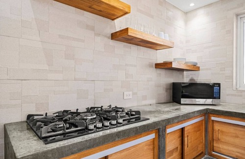 Ponton Apartment | Prime Location | 2BR w/Pool, BBQ & Close to Beach