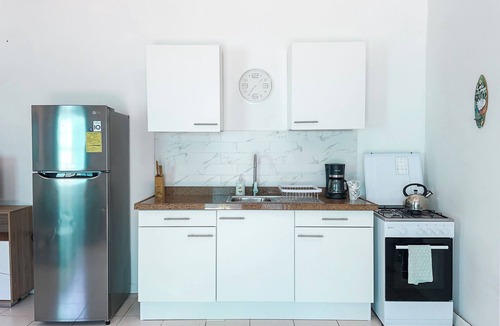 Opal Condo | PRIME LOCATION - 3 min from Ritz Carlton, Fast Wifi!