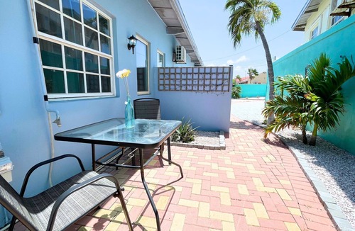 Opal Condo | PRIME LOCATION - 3 min from Ritz Carlton, Fast Wifi!