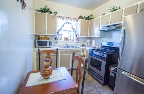 Mid City House | Private bungalow suite in the heart of Los Angeles