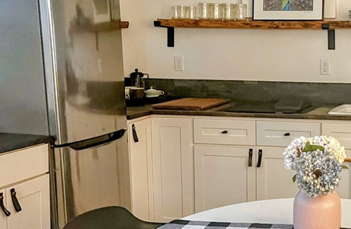 Cedar Hills Apartment | Private Cozy Garden Studio Retreat - Near Downtown, Gardens & Forest Park