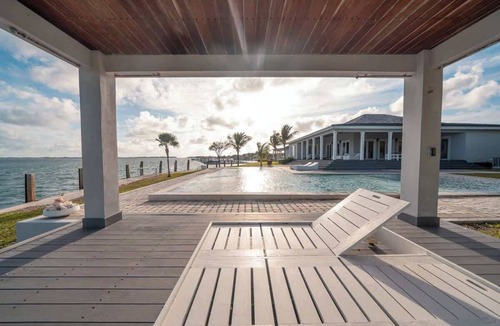 Bailey Town House | Private Island Luxury Villa