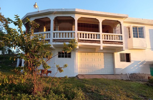 Mandeville House | Private Upstairs Retreat – 4BR Home, King Suite & Panoramic Views – Mandeville
