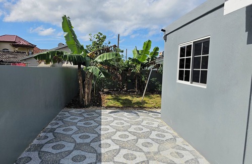 Montego Bay House | PRIVATE VACATION RENTAL Spacious 2 Bedroom Retreat Near the Beach