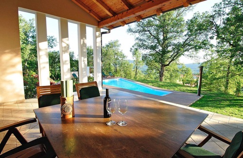 Buzet Villa | Private Villa with WIFI, private pool, hot tub, A/C, TV, terrace, pets allowed, panoramic view