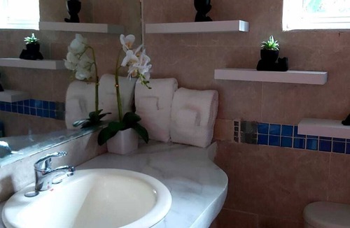 Port Antonio Villa | PV9/ Pine Villa is located in PortAntonio, -5 minutes from the town center .!