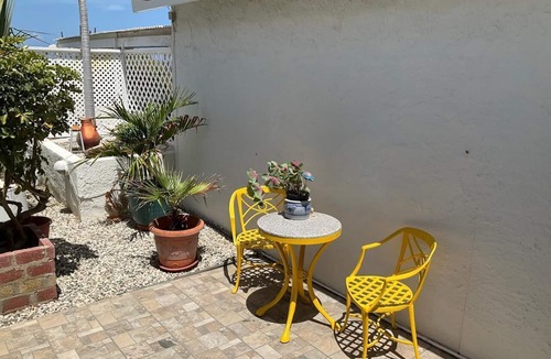 Sero Colorado House | Quaint bungalow overlooking the Caribbean. A short 8 minute walk to Baby Beach