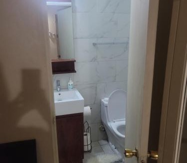 Havendale House | Queen Room in Kingston