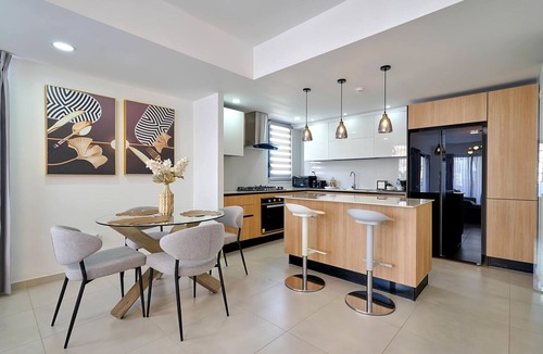 Viejo Arroyo Hondo Apartment | ®2BR{The~City~Center}@DTown +Pool+Gym NearCecilip
