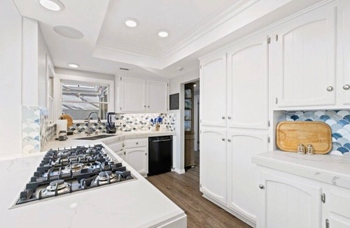 Belmont Shore House | Rare beach find-Steps from Sand, 2 car gar, 3/2+loft, Ocean Views, Hot Tub, AC