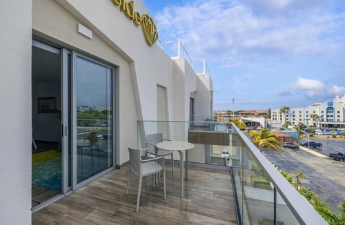 Palm Beach Condo | Relaxing 2BR2BA Condo w/Gym, Pool in Palm Beach!