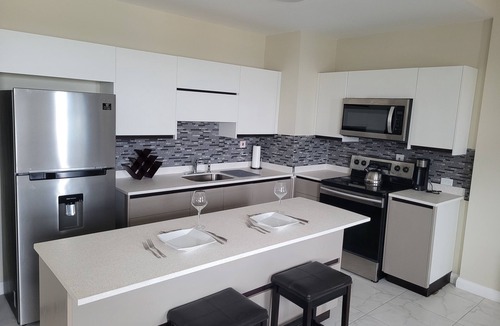 Eden Gardens Apartment | Relaxing Kingston Apartment in close proximity to entertainment