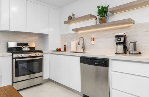 Bubali Apartment | Renovated 2BR 2.5BA Eagle Beach SuperFood