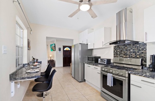 Boroncana Villa | Renovated 3BR Home ~Private Pool~Close 2 Beach~BBQ