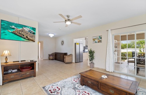Boroncana Villa | Renovated 3BR Home ~Private Pool~Close 2 Beach~BBQ