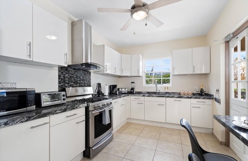 Boroncana Villa | Renovated 3BR Home ~Private Pool~Close 2 Beach~BBQ