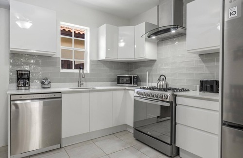 Bubali House | Renovated 3BR2BA w/Private Pool in Great Location