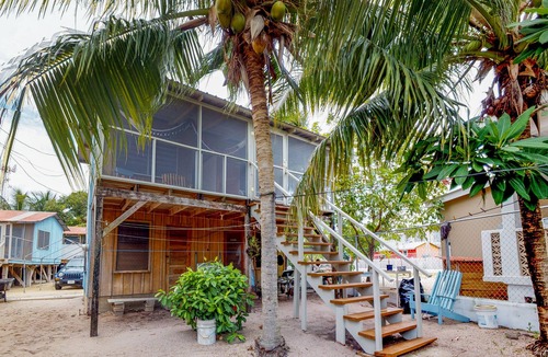 Placencia Cabin | Renovated Cabana Near the Beach with Screened Porch, Hammock, & Free WiFi