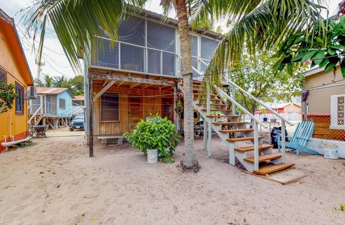 Placencia Cabin | Renovated Cabana Near the Beach with Screened Porch, Hammock, & Free WiFi
