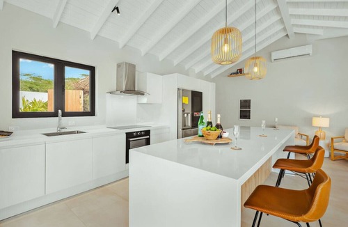Opal Villa | Rock House NEW 6-Bed 6 Bath Pool 5-min to Beach by Bocobay