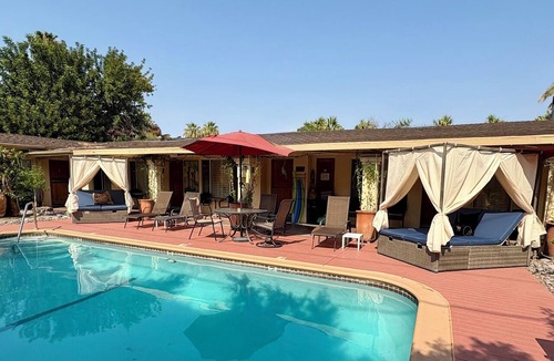 Historic Tennis Club Apartment | Room 7️⃣ Studio in a charming boutique hotel, by the pool in downtown PS 🌼
