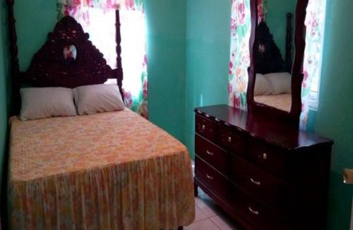 Falmouth House | Room With Queen Size Bed