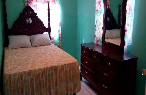 Falmouth House | Room With Queen Size Bed