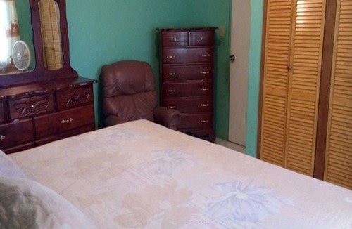 Falmouth House | Room With Queen Size Bed