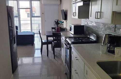 Portmore Apartment | ROPER'S PLACE.Bayfront apartment/Balcony view Close to Kingston/Airport