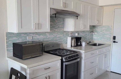 Portmore Apartment | ROPER'S PLACE.Bayfront apartment/Balcony view Close to Kingston/Airport