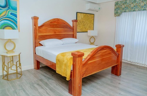 Eastwood Park Hotel | Royale Jazz Hotel