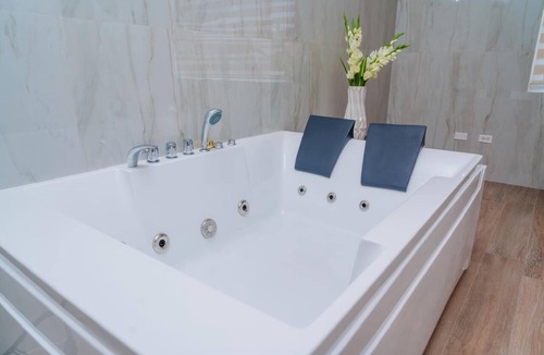 Eastwood Park Hotel | Royale Jazz Hotel
