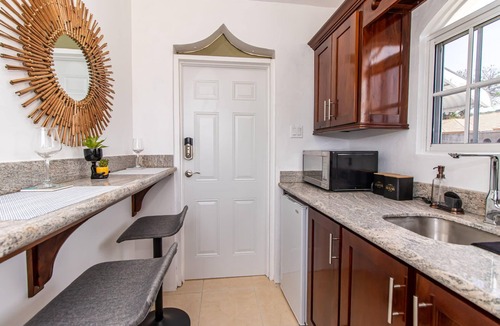 Runaway Bay Apartment | Runaway Bay Gem Suite
