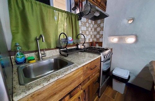 Runaway Bay Cottage | Rustic Cottage - A/C, Parking, Pool & Beach Access