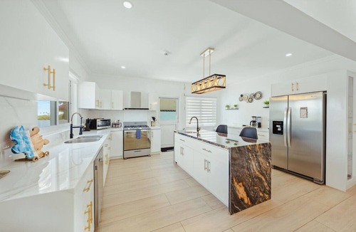 Opal Villa | Salina Breeze: Sea View Villa & Rooftop by Bocobay