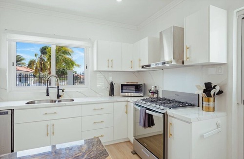 Opal Villa | Salina Breeze: Sea View Villa & Rooftop by Bocobay