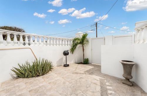 Lagoville Apartment | San Nicolas Retreat