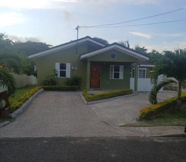 Mammee Bay Villa | Savannah's Place, Drax Hall Manor - FREE Wifi, AC