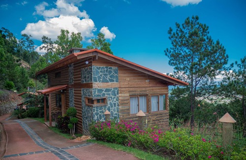 Jarabacoa Ski Chalet | Scenic and Coxy 2 Bedroom Chalet with Jacuzzi on Balcony