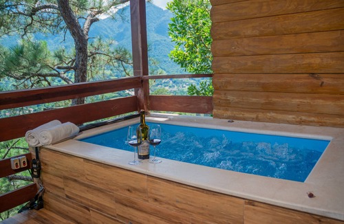Jarabacoa Ski Chalet | Scenic and Coxy 2 Bedroom Chalet with Jacuzzi on Balcony