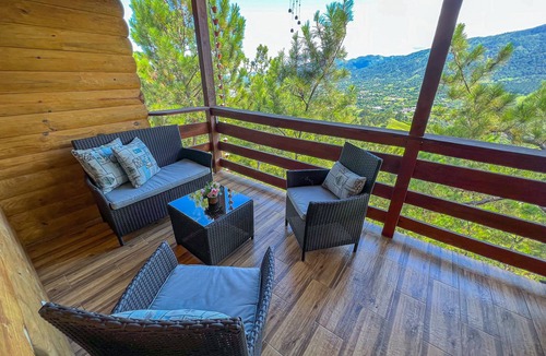 Jarabacoa Ski Chalet | Scenic and Coxy 2 Bedroom Chalet with Jacuzzi on Balcony