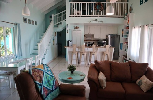Rainbow Bay Cottage | Sea Turtle Cottage "A place to get out of your shell!"