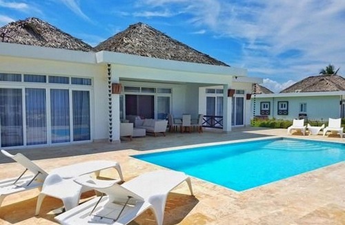 Playa Chiquita Villa | Sea-views 3BD villa on sandy beach, private pool & golf cart, gym/tennis!