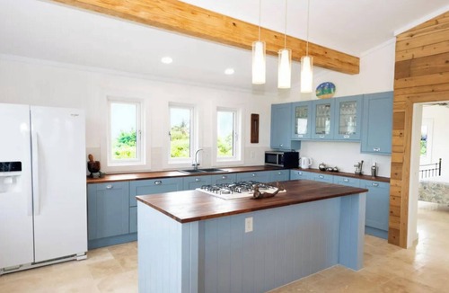 Hope Town House | Secluded 3 bedroom Pool, Sunset Views, A/C, Dog Friendly above the Jungle Canopy