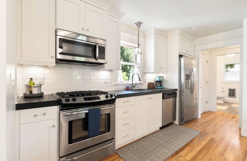Sellwood-Moreland Apartment | Sellwood Perfection, Superb 1-bedroom apartment with AC in vibrant neighborhood