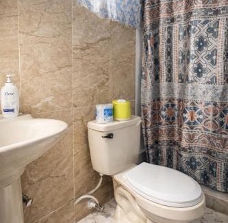 Runaway Bay Apartment | Serenity Escape, Cozy Stay w Secure Parking