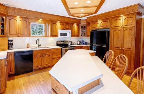 Souris House | Sheep Pond Coastal Escape – Beach Access, Hot Tub, Family-Friendly Retreat