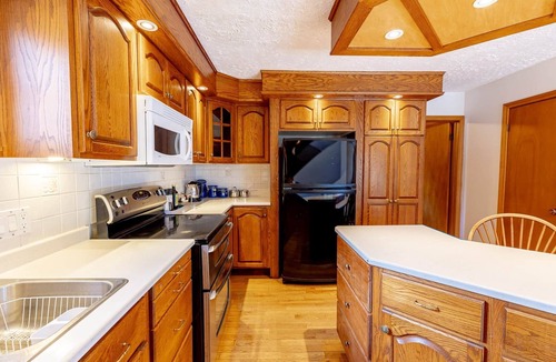 Souris House | Sheep Pond Coastal Escape – Beach Access, Hot Tub, Family-Friendly Retreat
