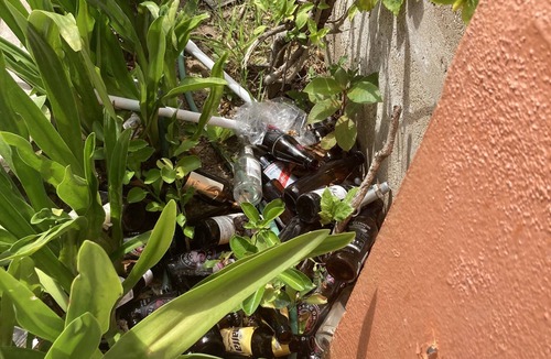 Portmore House | Single family house in residential area near shopping center.